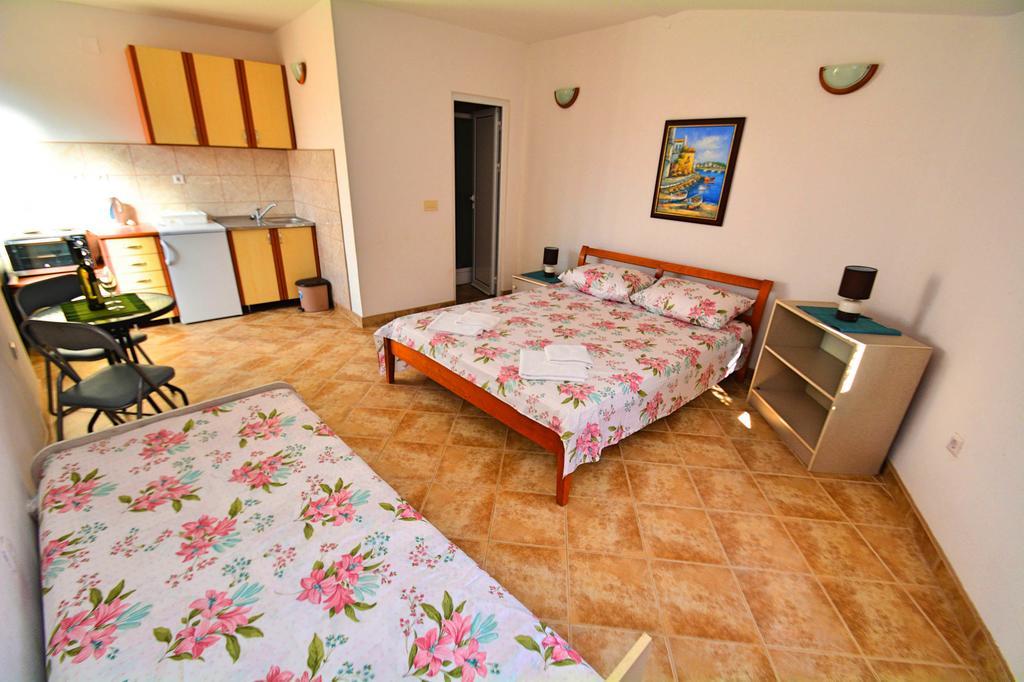 Kjara Apartments Tivat Exterior photo
